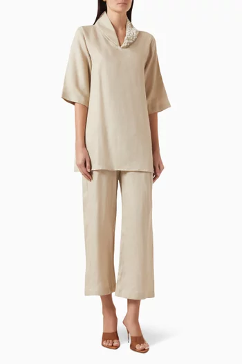 طقم بنطال وبلوزة مطرز باللؤلؤ كتان