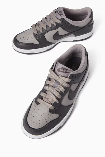 سنيكرز دانك أسفل الكاحل