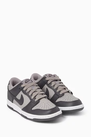 سنيكرز دانك أسفل الكاحل