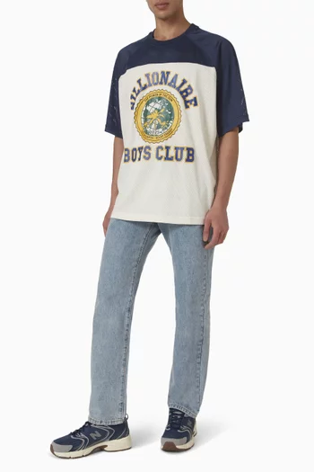 تي شيرت بطبعة كرة أرضية وتصميم جامعي قماش شبكي