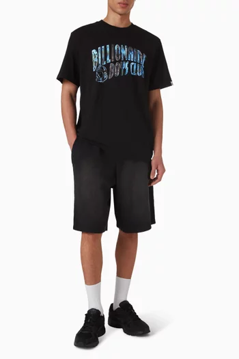 تي شيرت بشعار الماركة المقوس بتصميم ماء قطن