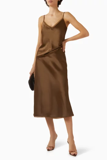 تنورة ستان بقصة مائلة