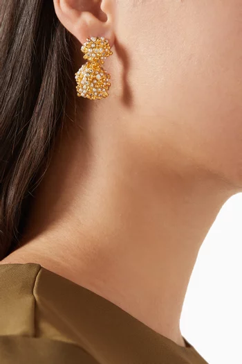 أقراط ستيتمنت بتصميم كرات مرصعة باللؤلؤ معدن مطلي بلون ذهبي