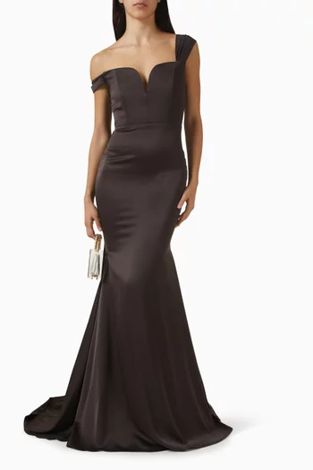 فستان بأكتاف مكشوفة وفتحة رقبة على شكل قلب كريب وستان