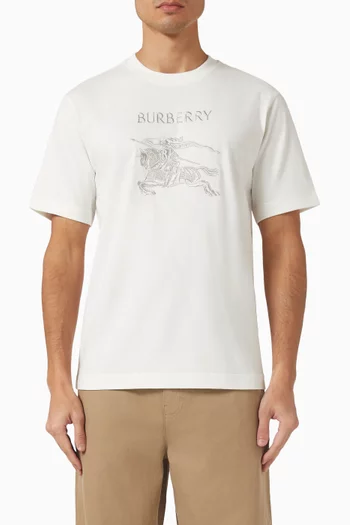 تي شيرت بشعار الفروسية قطن