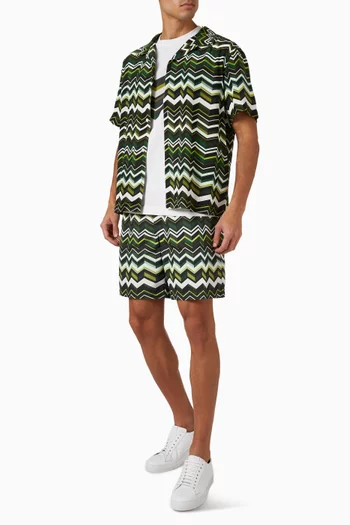 شورت سباحة طويل بنقشة خطوط متعرجة