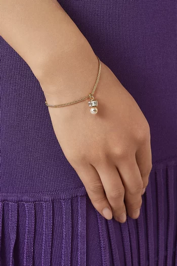 سوار بحلية مكعبة مزينة بلؤلؤ وشعار JC معدن