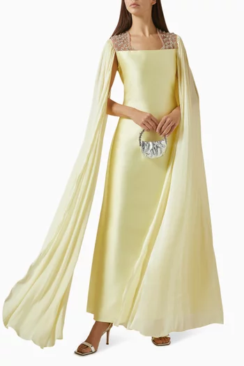 فستان طويل بفتحة رقبة مزينة بتطريزات ستان