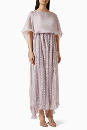 فستان بكاب وتطريزات حرير وأورجانزا