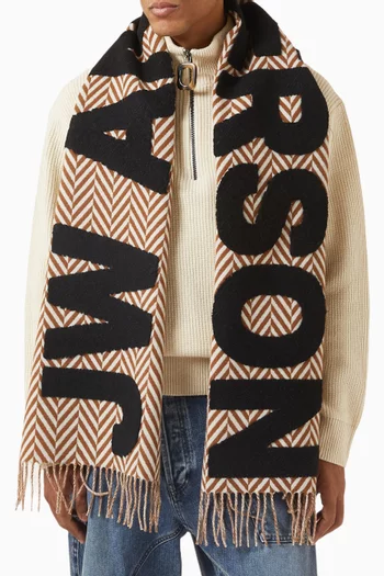 وشاح بنقشة مربعات وشعار الماركة صوف