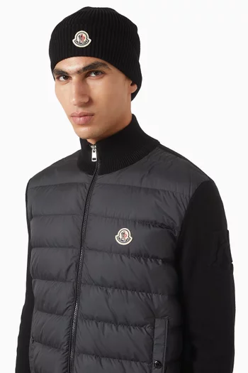 قبعة بيني بشعار الماركة نسيج قطن