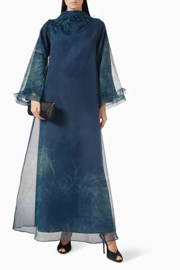 قفطان مزين بنقشة وتطريزات بارزة