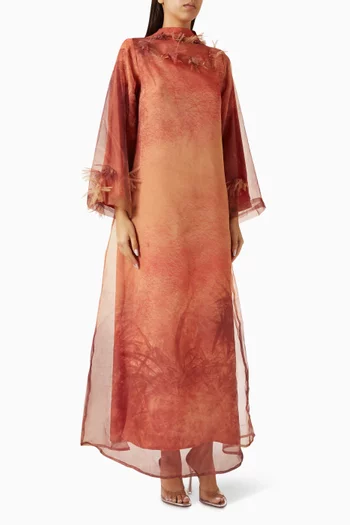 قفطان مزين بنقشة وتطريزات بارزة