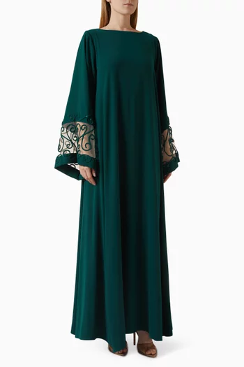 قفطان مزين بتطريزات بالخرز