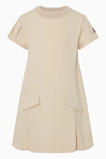 فستان بجيوب في الأمام