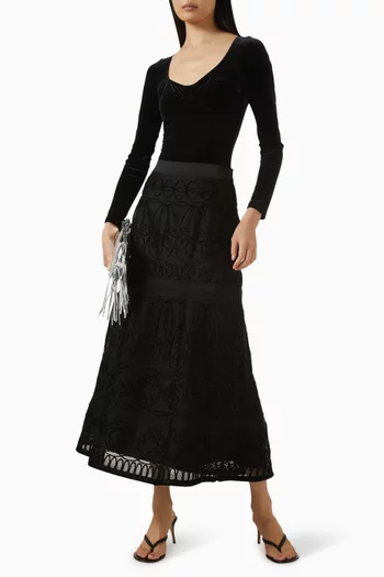 تنورة جوديري مزينة بتطريزات