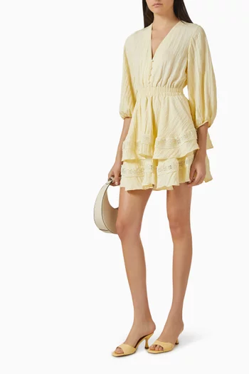 فستان قصير بحافة واسعة