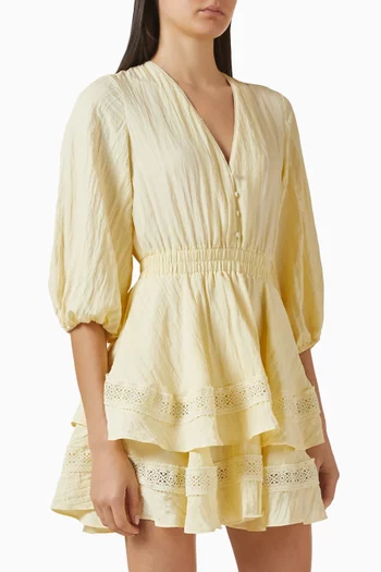 فستان قصير بحافة واسعة