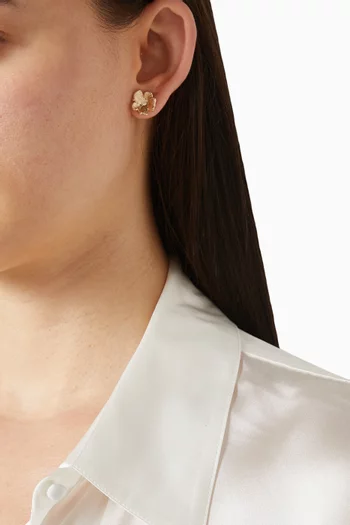 أقراط بتصميم زهرة نحاس