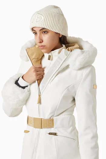 قبعة بيني فاليري منسوجة بشعار الماركة بملمس بارز