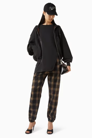 تي شيرت بشعار الماركة قطن