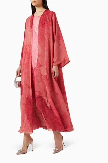 عباية بأكمام طويلة ونقشة