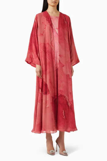 عباية بأكمام طويلة ونقشة