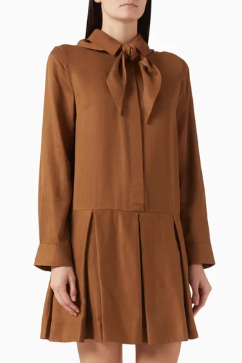 فستان قصير لايوسيل بفتحة رقبة بوشاح وخصر منخفض