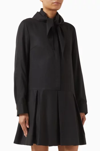 فستان قصير لايوسيل بفتحة رقبة بوشاح وخصر منخفض