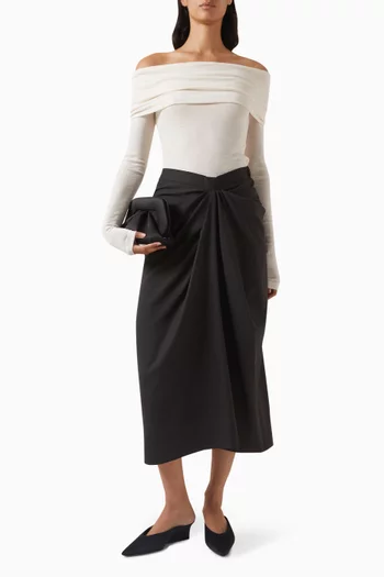 بلوزة صوف مارينو بفتحة رقبة بأكتاف مكشوفة