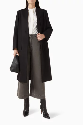 بنطال جينز دينم بقصة ساق واسعة وقصيرة