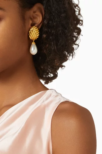 أقراط متدلية بمشبك وتصميم عقدة مزينة باللؤلؤ نحاس مطلي ذهب عيار 22