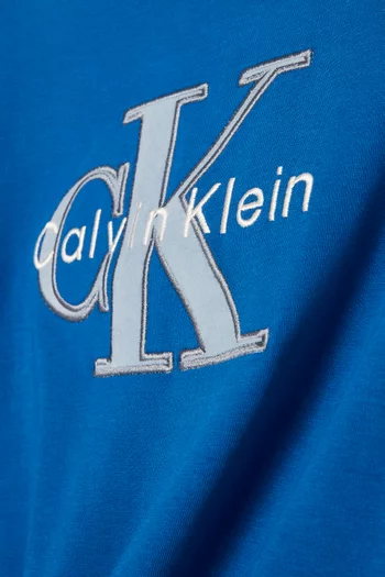 تي شيرت بشعار الماركة قطن