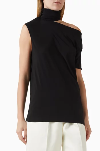 بلوزة سيرين بوشاح وفتحة رقبة غير متماثلة