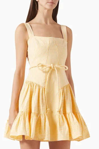 فستان كاراكاس قصير بقصة واسعة