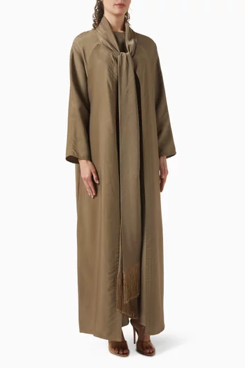 طقم عباية مزين بتطريزات