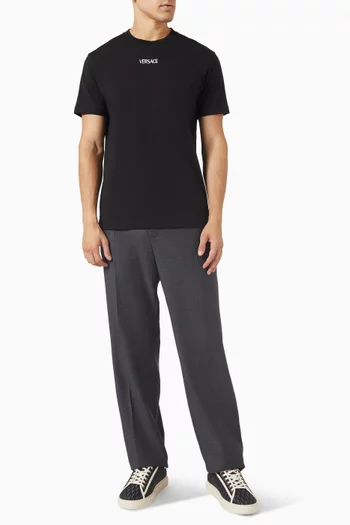 تي شيرت بتطريز شعار الماركة قطن