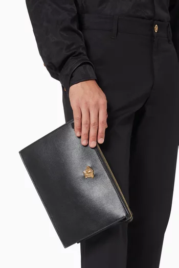 حقيبة صغيرة بحمالة معصم وشعار ميدوسا جلد