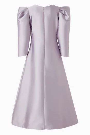 فستان طويل بأكمام منفوخة