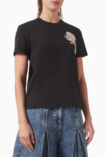 تي شيرت مطرز بزهرة قطن