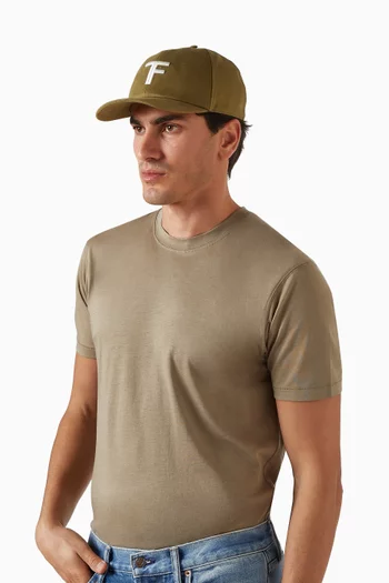 كاب بشعار الماركة