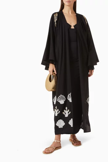 قفطان مزين بتطريزات بالكريستال على شكل صدف بحر قطن