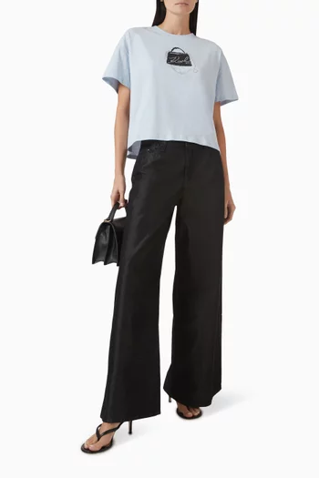 تي شيرت بطبعة حقيبة وشعار الماركة قطن عضوي