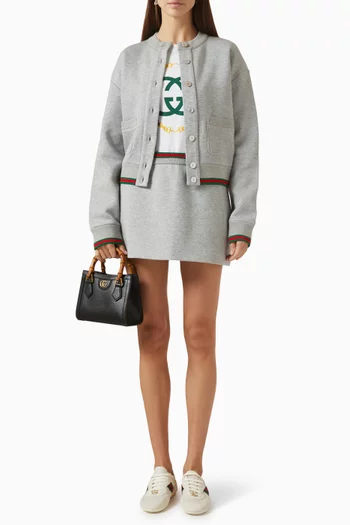 تي شيرت بطبعة شعار الماركة