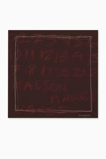 وشاح بطبعة أرقام بخط يدوي حرير تويل