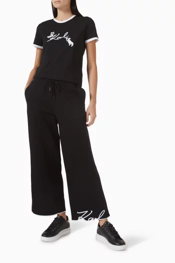 تي شيرت ايكون بشعار الماركة وقط تشوبيت قطن عضوي