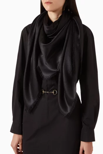 شال بحواف بشرّابات صوف حرير لامع