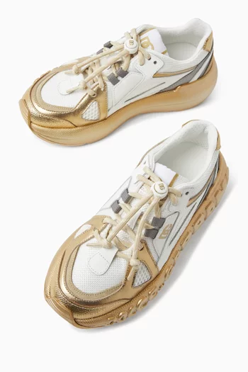 سنيكرز بشعار الماركة جلد