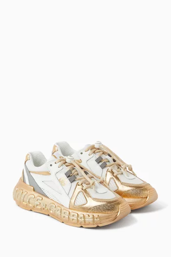 سنيكرز بشعار الماركة جلد