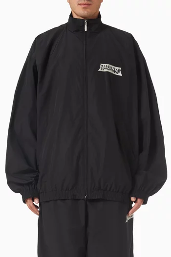 جاكيت رياضي بقصة فضفاضة قليلاً وشعار الماركة بتصميم شريط لاصق قطن بوبلين معالج